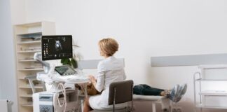 Czym się zajmuje ginekolog? ginekolog